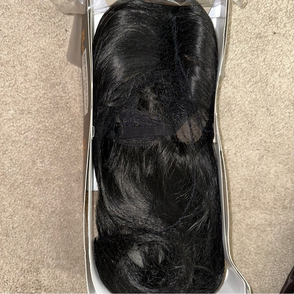 Lace Front Wig
• NEVER WORN • - Picture 7 of 7